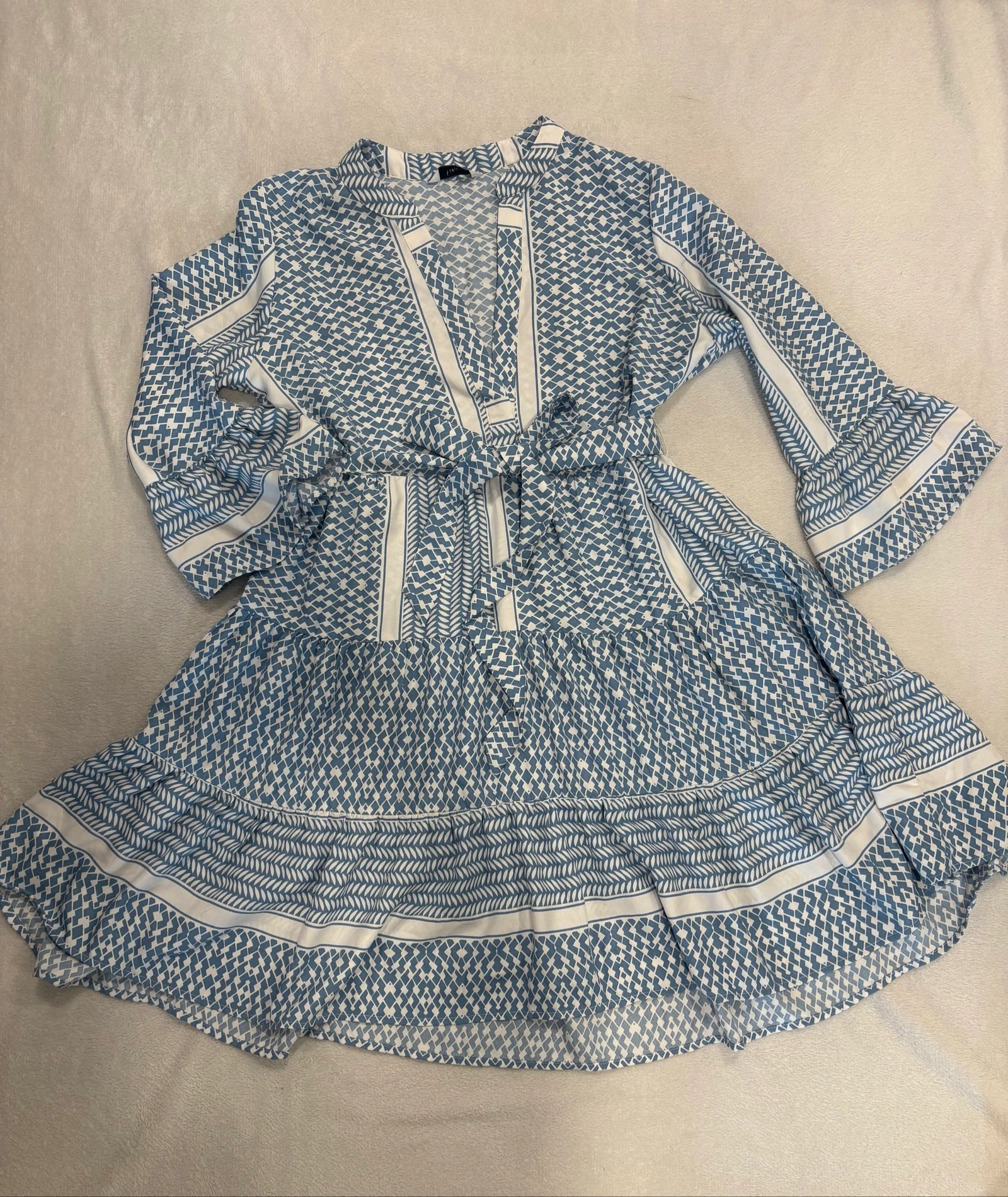 robe bleue et blanche fluide d’été